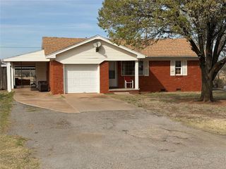 709 E E N Boundary Highway, Sentinel, OK 73664