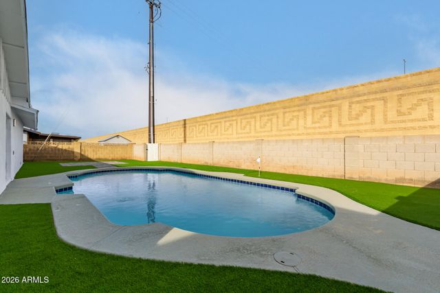 516 E GREENWAY Drive, Tempe, AZ 85282