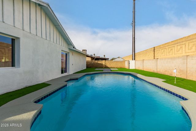 516 E GREENWAY Drive, Tempe, AZ 85282