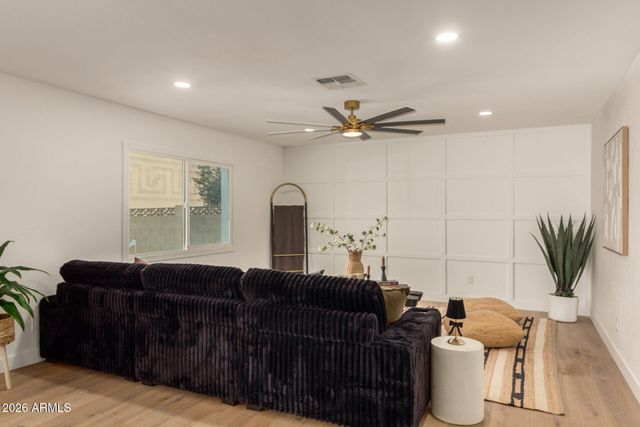 516 E GREENWAY Drive, Tempe, AZ 85282