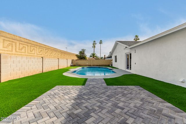 516 E GREENWAY Drive, Tempe, AZ 85282