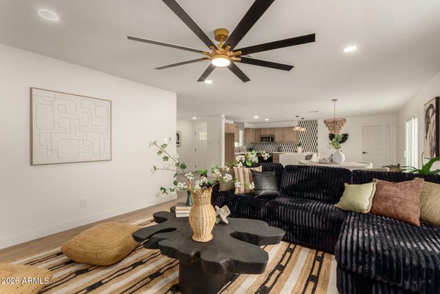 516 E GREENWAY Drive, Tempe, AZ 85282