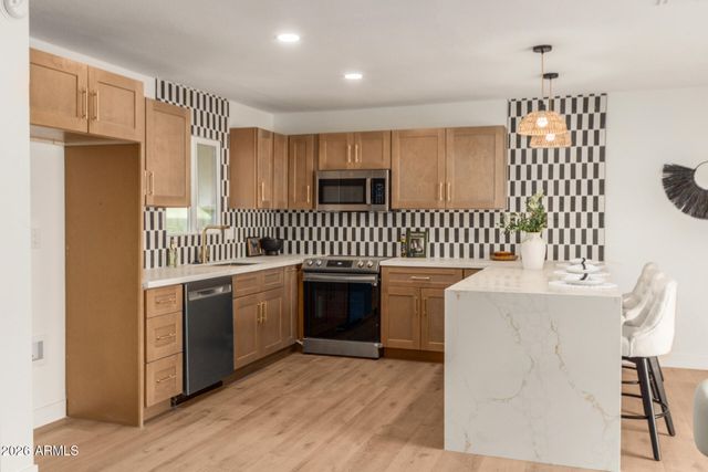 516 E GREENWAY Drive, Tempe, AZ 85282