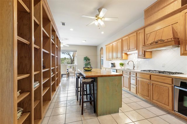 515 Liberty DR, Liberty Hill, TX 78642