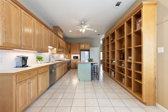 515 Liberty DR, Liberty Hill, TX 78642