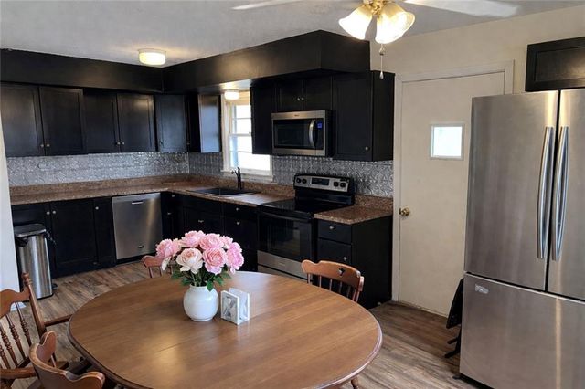 502 NE Ash Street, Lee's Summit, MO 64063