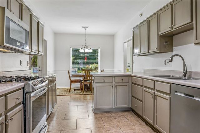 305 CAITLIN DR, Oakland, TN 38060