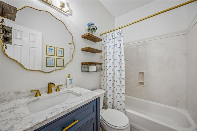 305 CAITLIN DR, Oakland, TN 38060