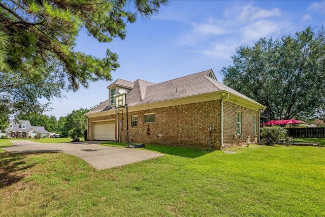 305 CAITLIN DR, Oakland, TN 38060