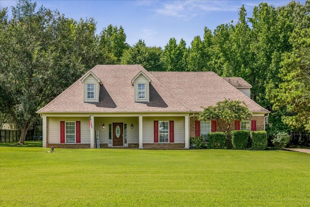 305 CAITLIN DR, Oakland, TN 38060
