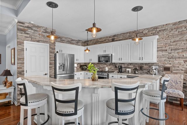 414 Country Club Ct, Clarksville, TN 37043