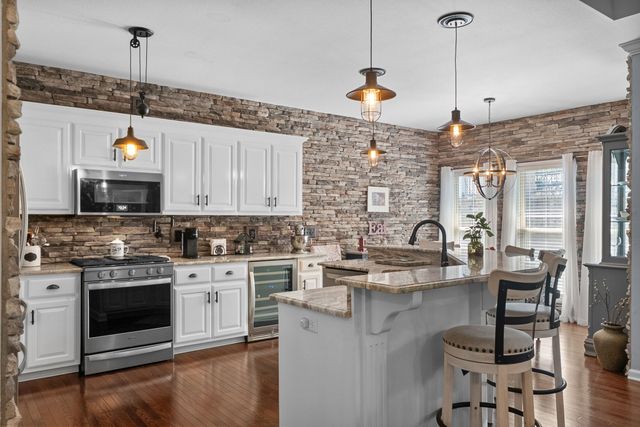 414 Country Club Ct, Clarksville, TN 37043