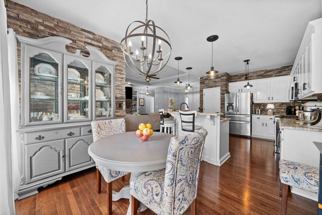 414 Country Club Ct, Clarksville, TN 37043
