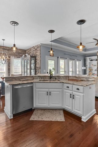 414 Country Club Ct, Clarksville, TN 37043