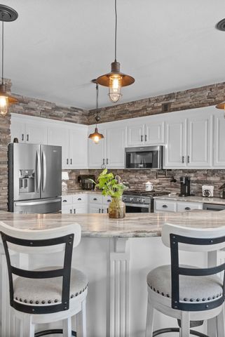 414 Country Club Ct, Clarksville, TN 37043