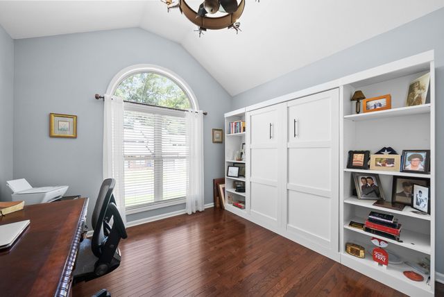 414 Country Club Ct, Clarksville, TN 37043