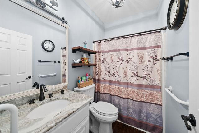 414 Country Club Ct, Clarksville, TN 37043