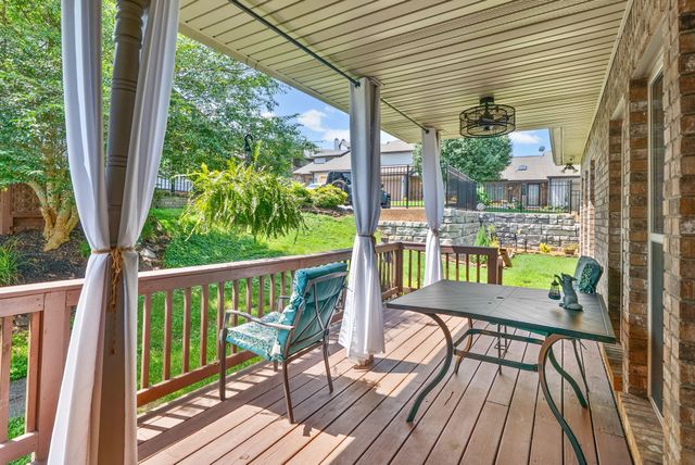 414 Country Club Ct, Clarksville, TN 37043