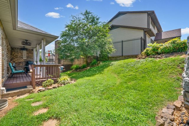 414 Country Club Ct, Clarksville, TN 37043