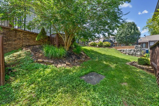 414 Country Club Ct, Clarksville, TN 37043