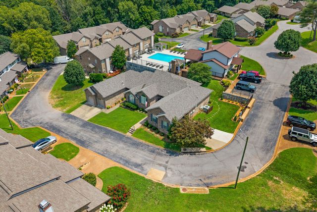 414 Country Club Ct, Clarksville, TN 37043