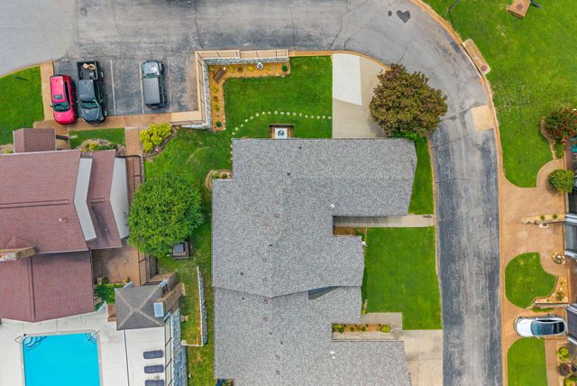 414 Country Club Ct, Clarksville, TN 37043