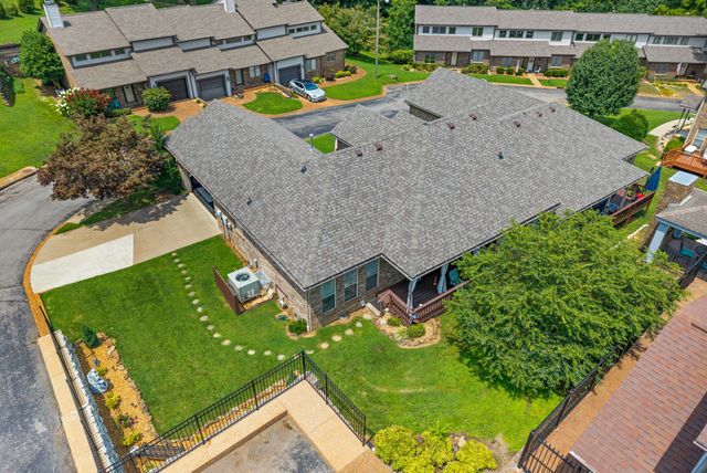 414 Country Club Ct, Clarksville, TN 37043