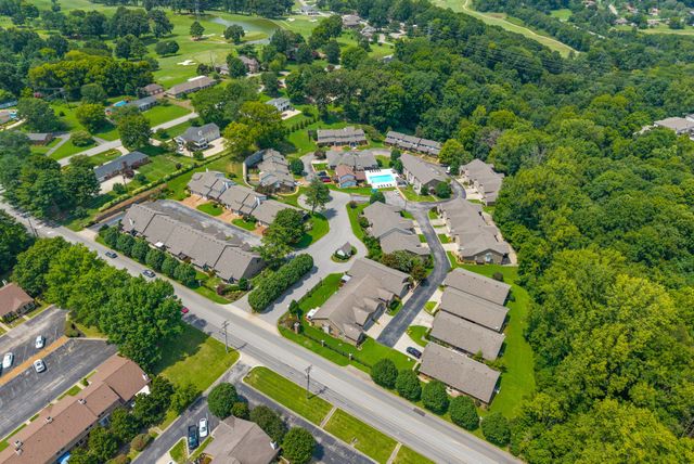 414 Country Club Ct, Clarksville, TN 37043