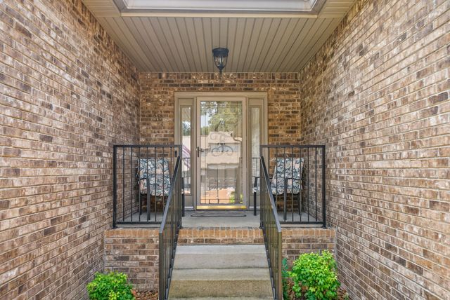 414 Country Club Ct, Clarksville, TN 37043