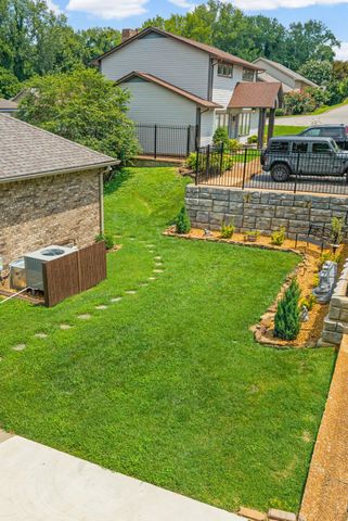 414 Country Club Ct, Clarksville, TN 37043