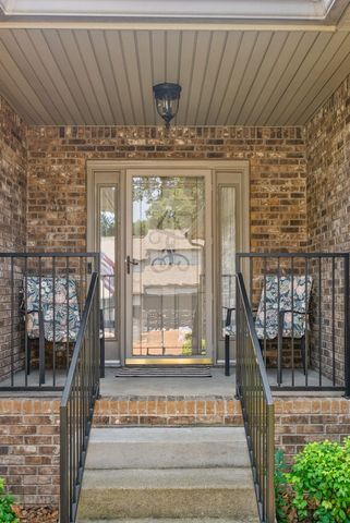 414 Country Club Ct, Clarksville, TN 37043