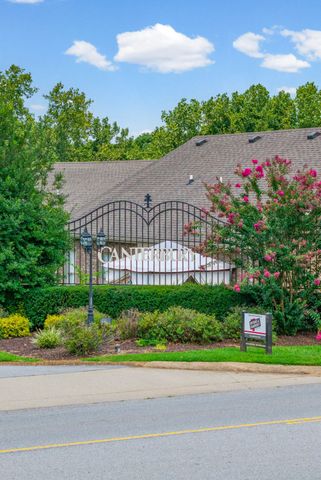 414 Country Club Ct, Clarksville, TN 37043