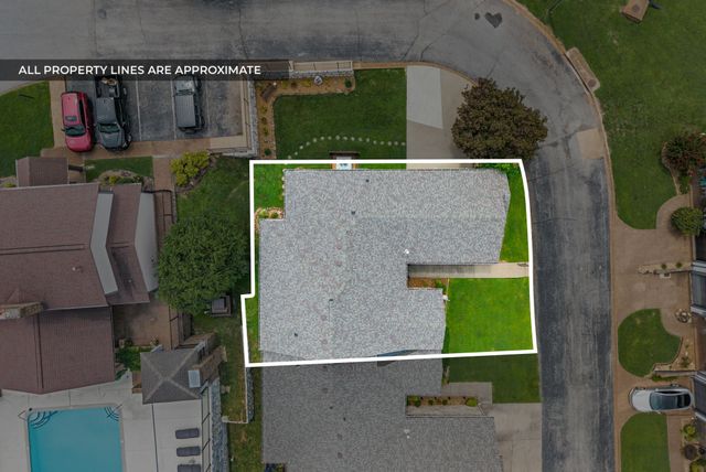 414 Country Club Ct, Clarksville, TN 37043