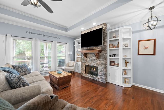 414 Country Club Ct, Clarksville, TN 37043