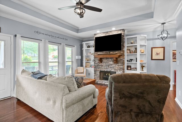 414 Country Club Ct, Clarksville, TN 37043