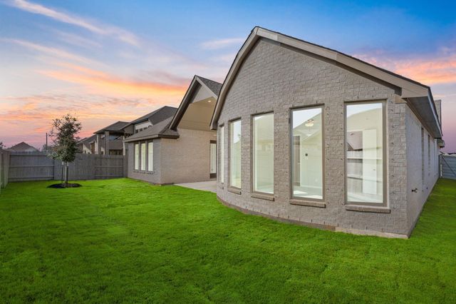 2318 Gleaming Pear Drive, Manvel, TX 77578