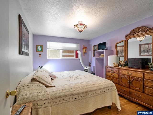 1215 Stanfield Rd, Woodburn, OR 97071