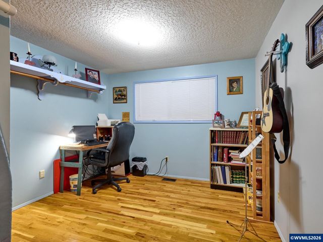 1215 Stanfield Rd, Woodburn, OR 97071