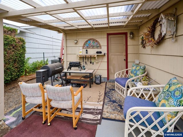 1215 Stanfield Rd, Woodburn, OR 97071