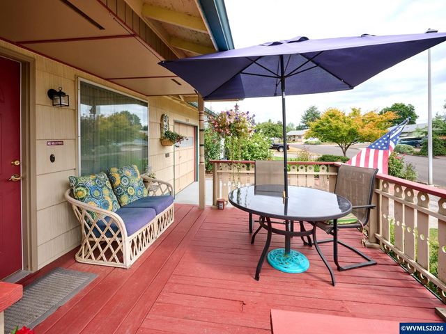 1215 Stanfield Rd, Woodburn, OR 97071