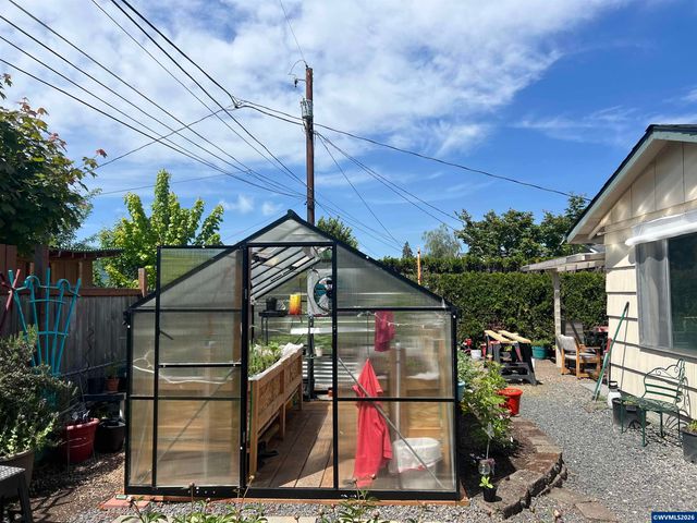 1215 Stanfield Rd, Woodburn, OR 97071