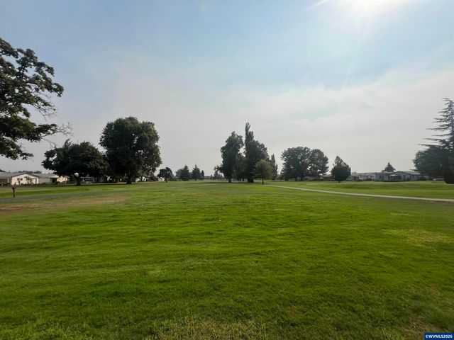 1215 Stanfield Rd, Woodburn, OR 97071