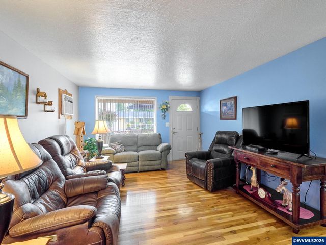 1215 Stanfield Rd, Woodburn, OR 97071