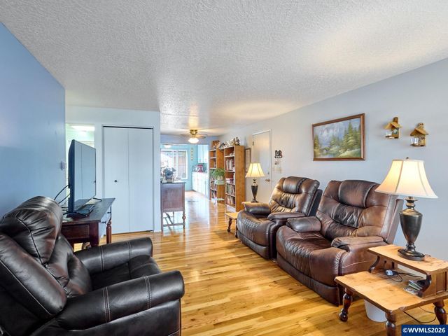 1215 Stanfield Rd, Woodburn, OR 97071
