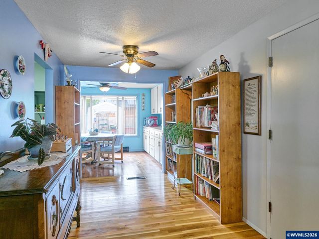 1215 Stanfield Rd, Woodburn, OR 97071