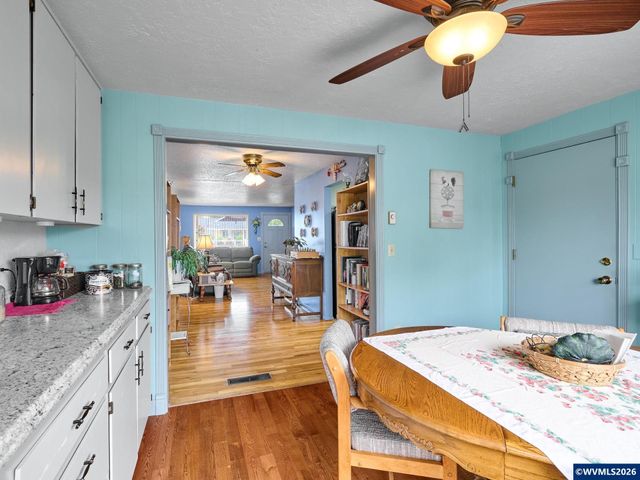 1215 Stanfield Rd, Woodburn, OR 97071