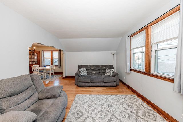 1008 Rawson AVENUE, South Milwaukee, WI 53172