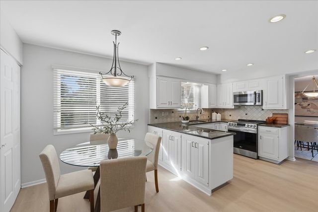 4568 Lindenwood Lane, Northbrook, IL 60062