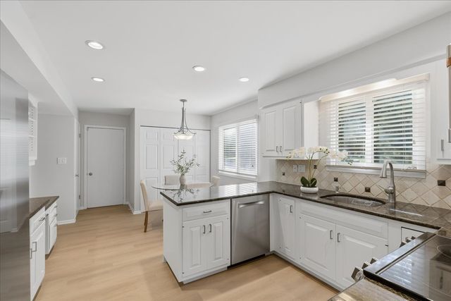 4568 Lindenwood Lane, Northbrook, IL 60062