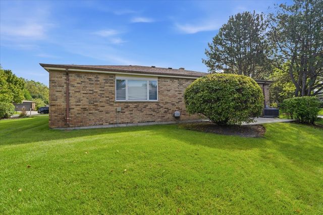 4568 Lindenwood Lane, Northbrook, IL 60062